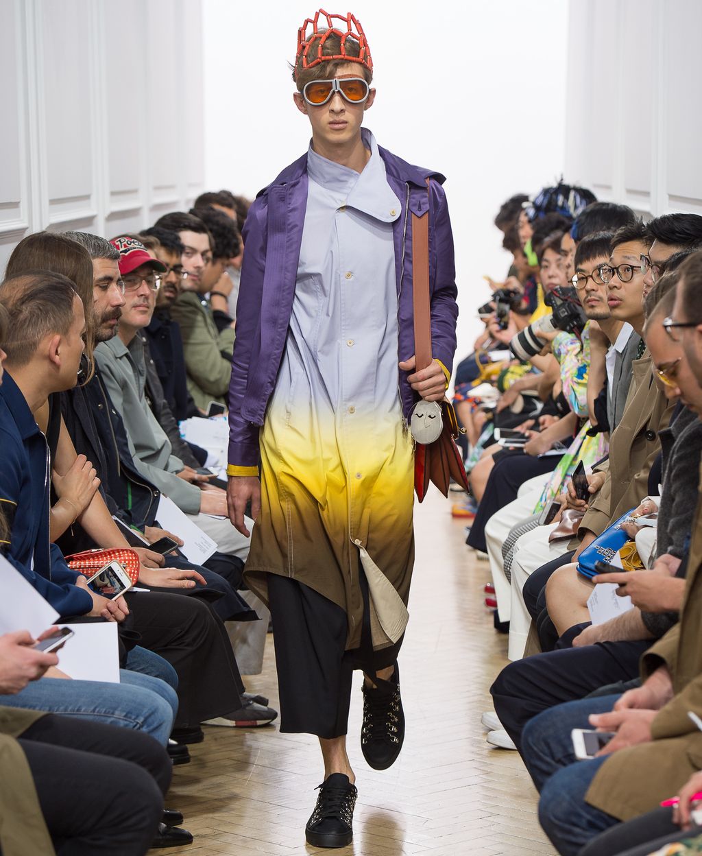 Fashion Week London Spring/Summer 2017 look 13 from the JW Anderson collection 男装