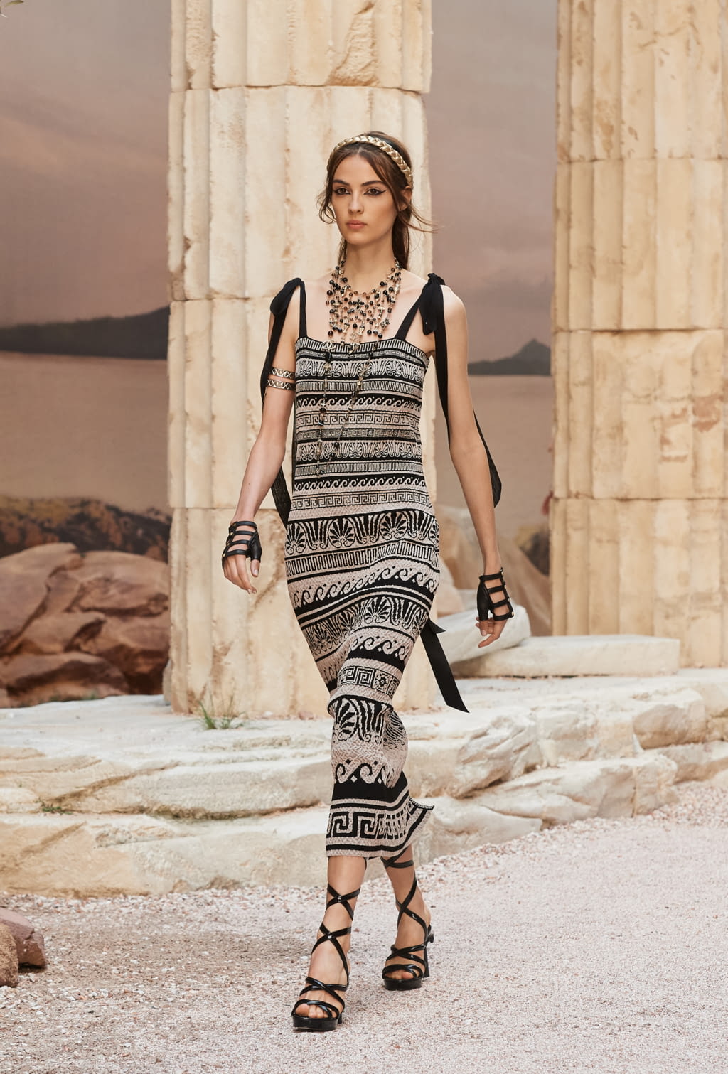 Fashion Week Paris Resort 2018 look 13 from the Chanel collection 女装