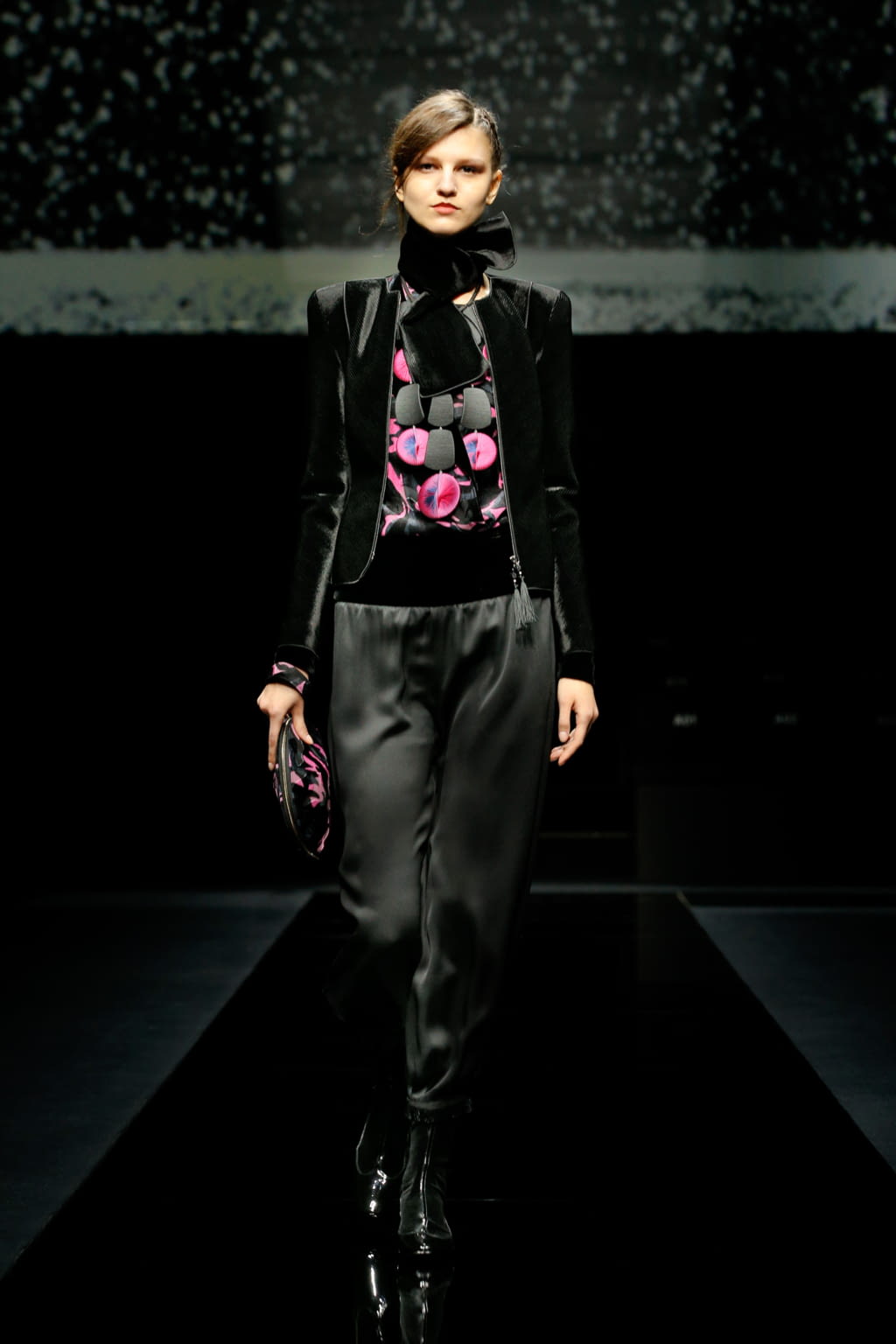 Fashion Week Milan Fall/Winter 2020 look 13 from the Giorgio Armani collection 女装