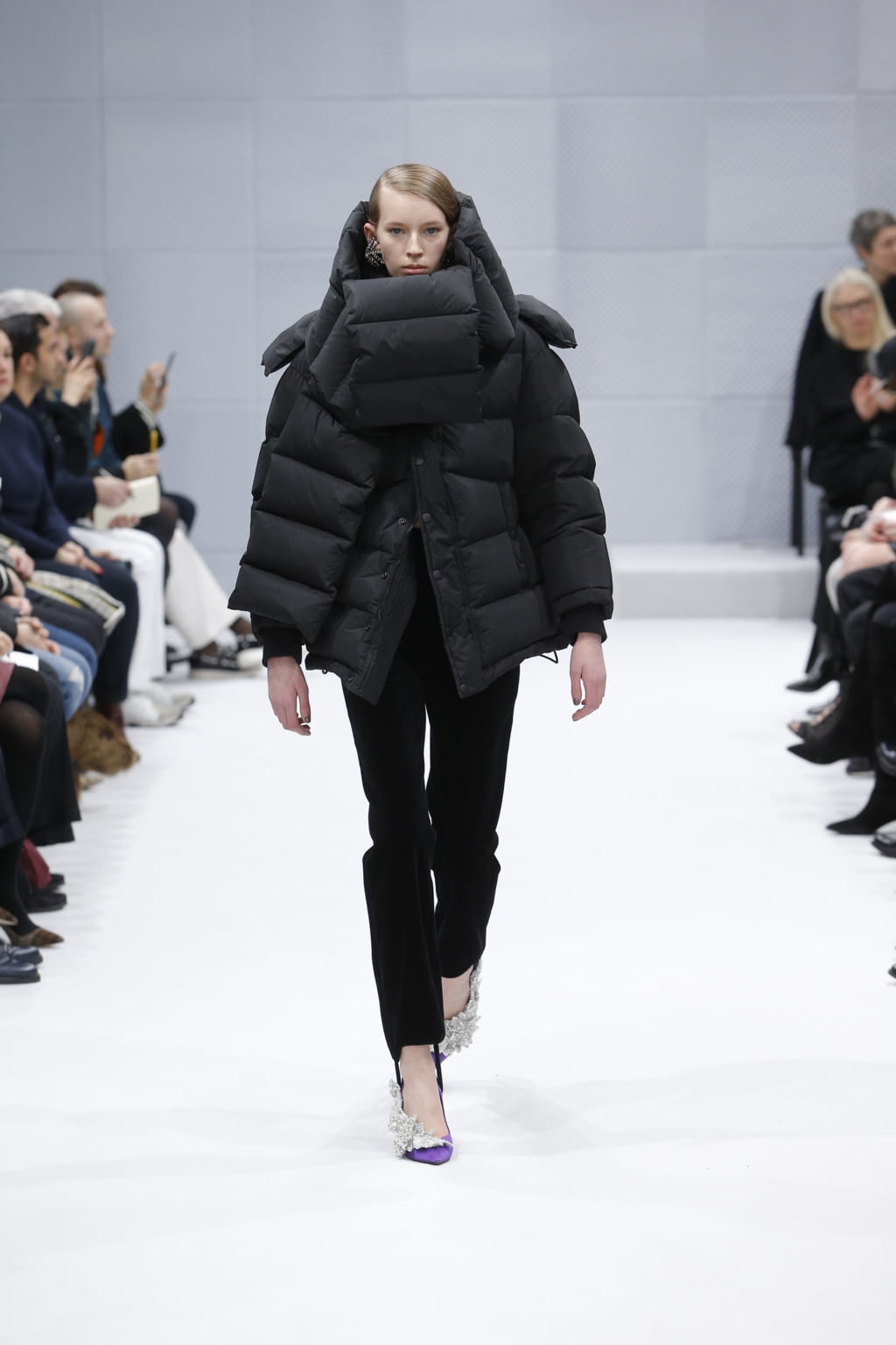 comestible pacífico Transistor Balenciaga F/W 16 womenswear #13 - The Fashion Search Engine - TAGWALK