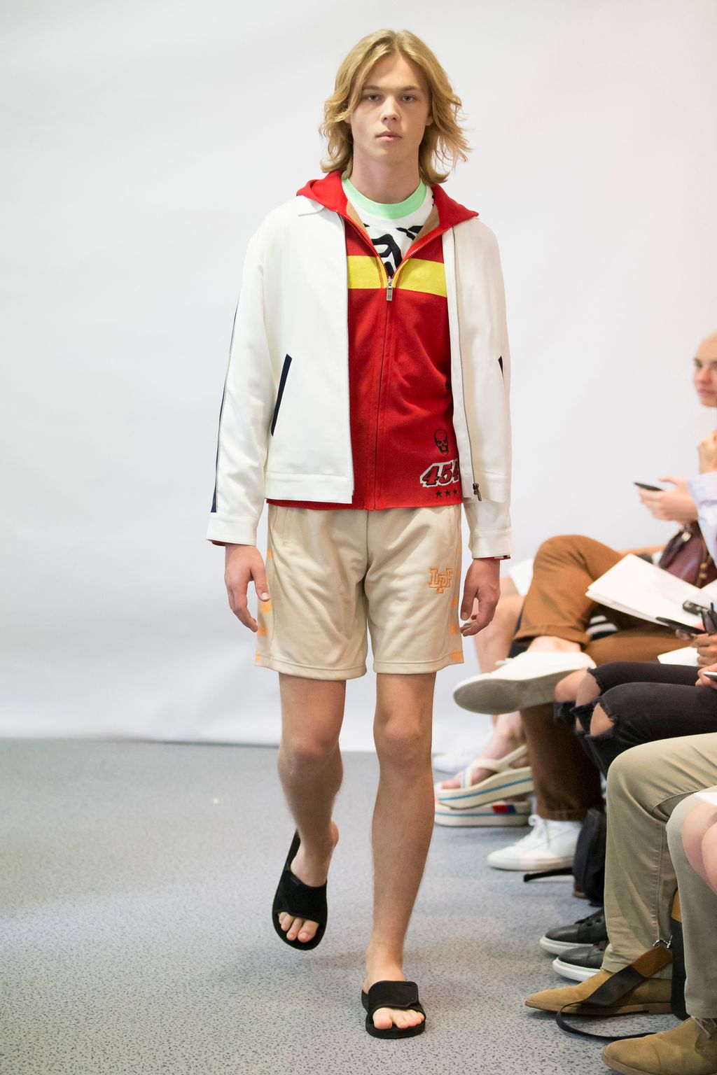 Fashion Week Paris Spring/Summer 2018 look 13 from the Lucien Pellat-Finet collection 男装