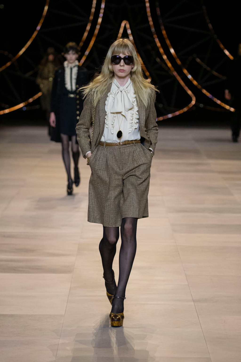 Fashion Week Paris Fall/Winter 2020 look 13 from the Celine collection 女装