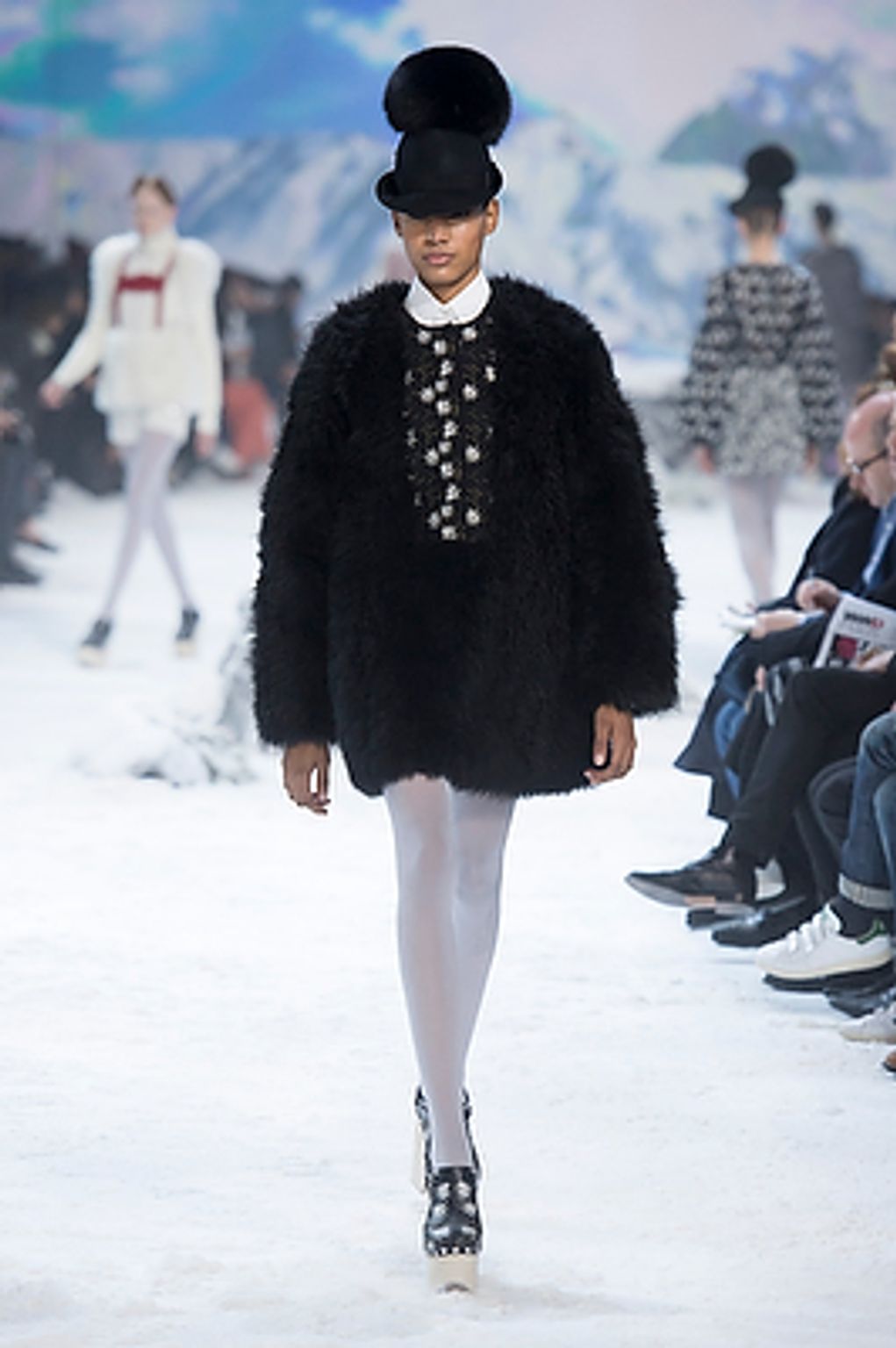 Fashion Week Paris Fall/Winter 2016 look 13 from the Moncler Gamme Rouge collection womenswear