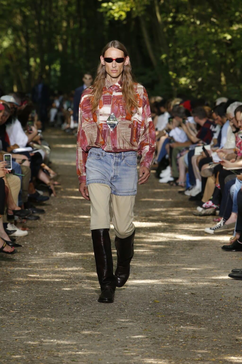 Fashion Week Paris Spring/Summer 2018 look 13 from the Balenciaga collection menswear