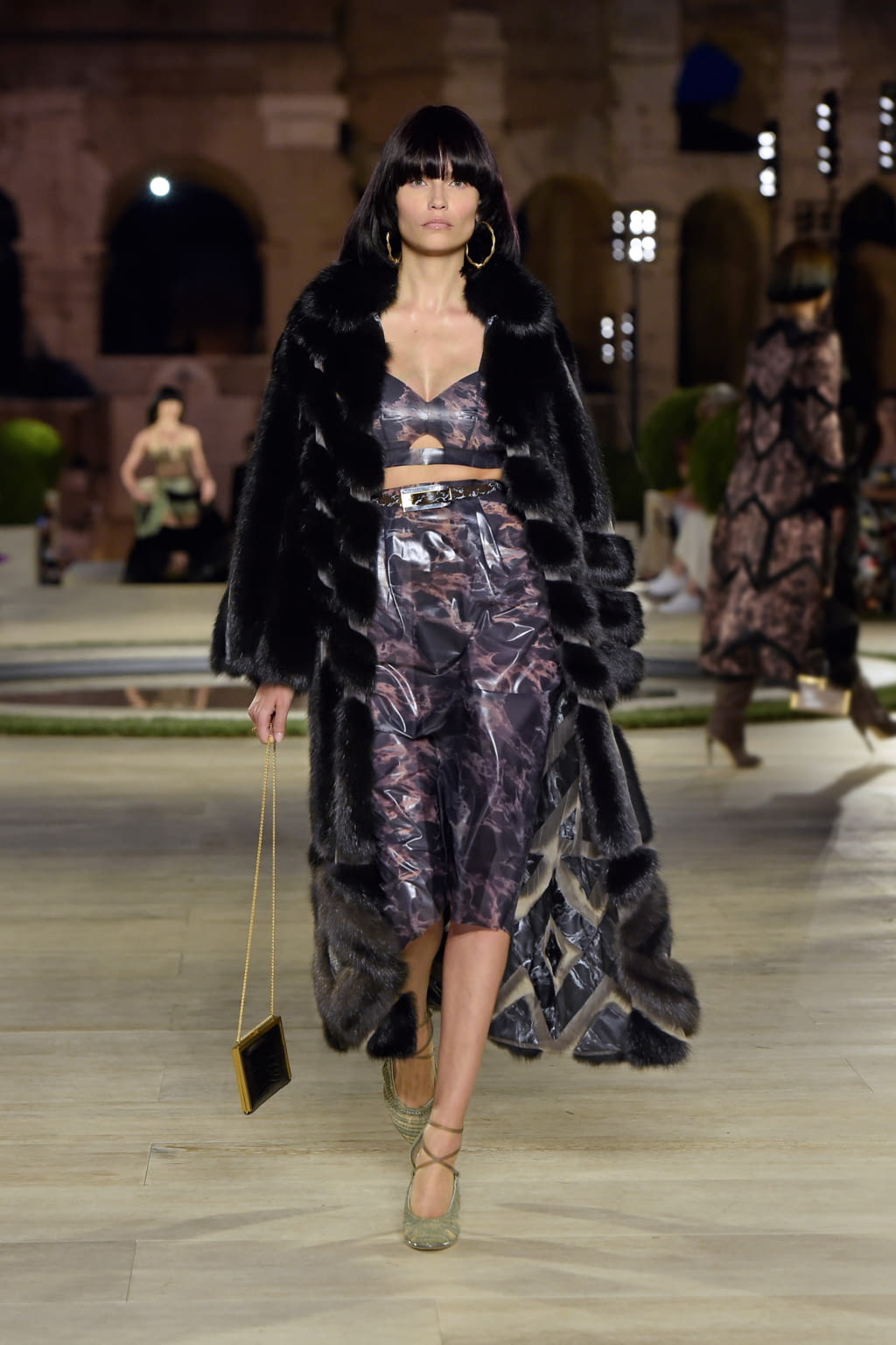 Fashion Week Milan Fall/Winter 2019 look 13 de la collection Fendi couture