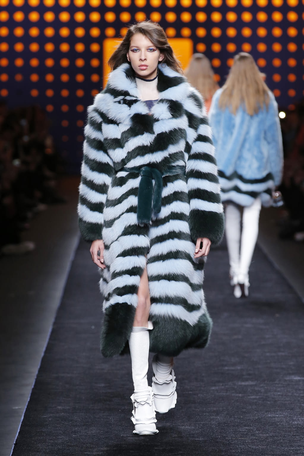 Fashion Week Milan Fall/Winter 2016 look 13 from the Fendi collection womenswear
