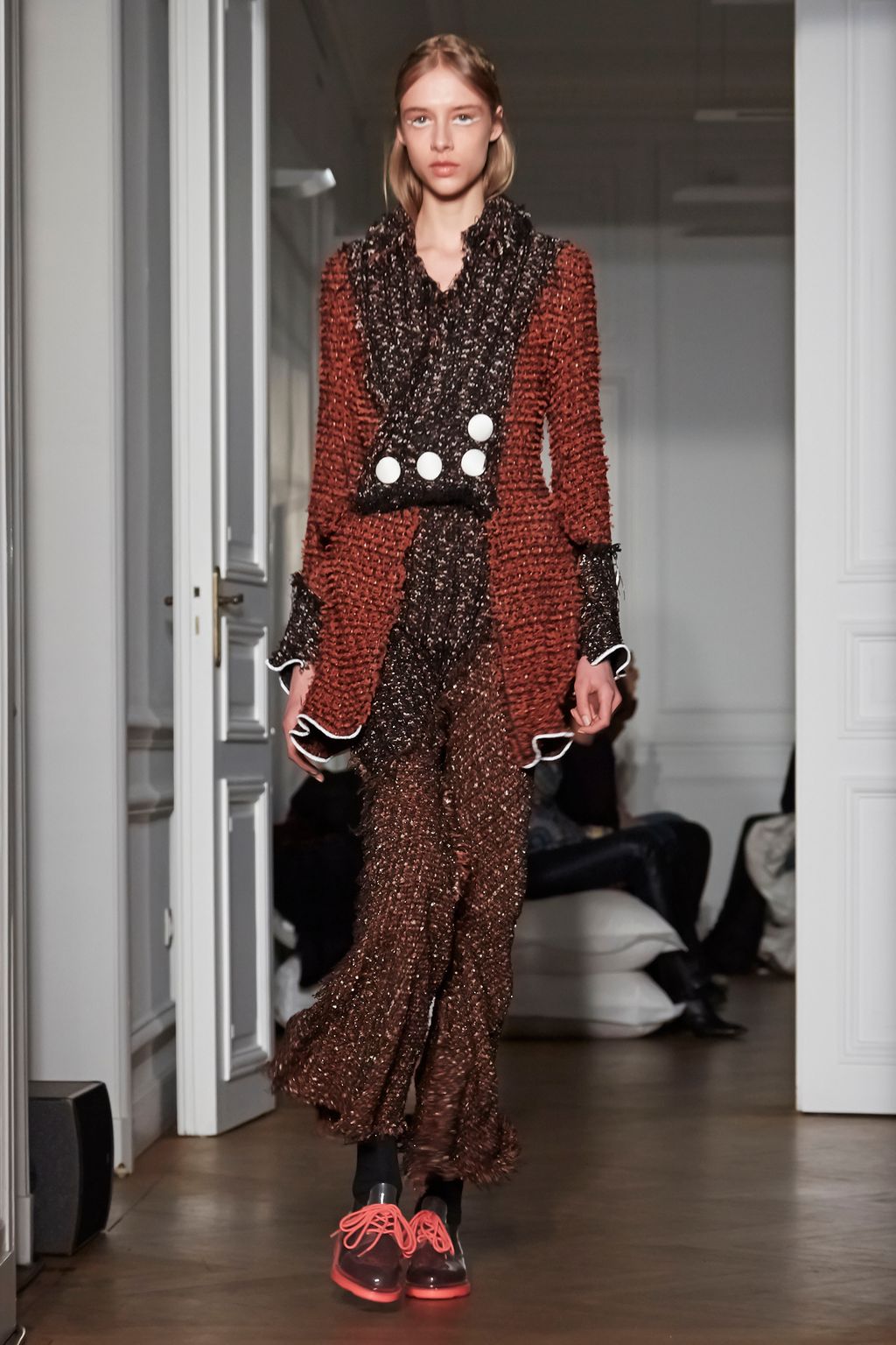 Fashion Week Paris Fall/Winter 2016 look 13 from the Peet Dullaert collection 女装