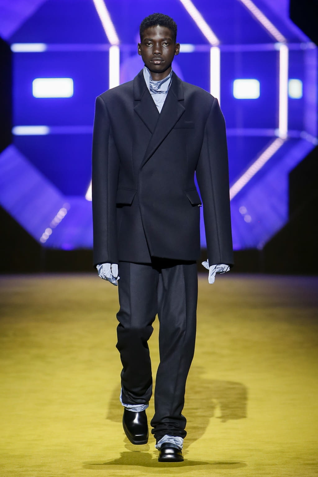 Fashion Week Milan Fall/Winter 2022 look 13 from the Prada collection menswear