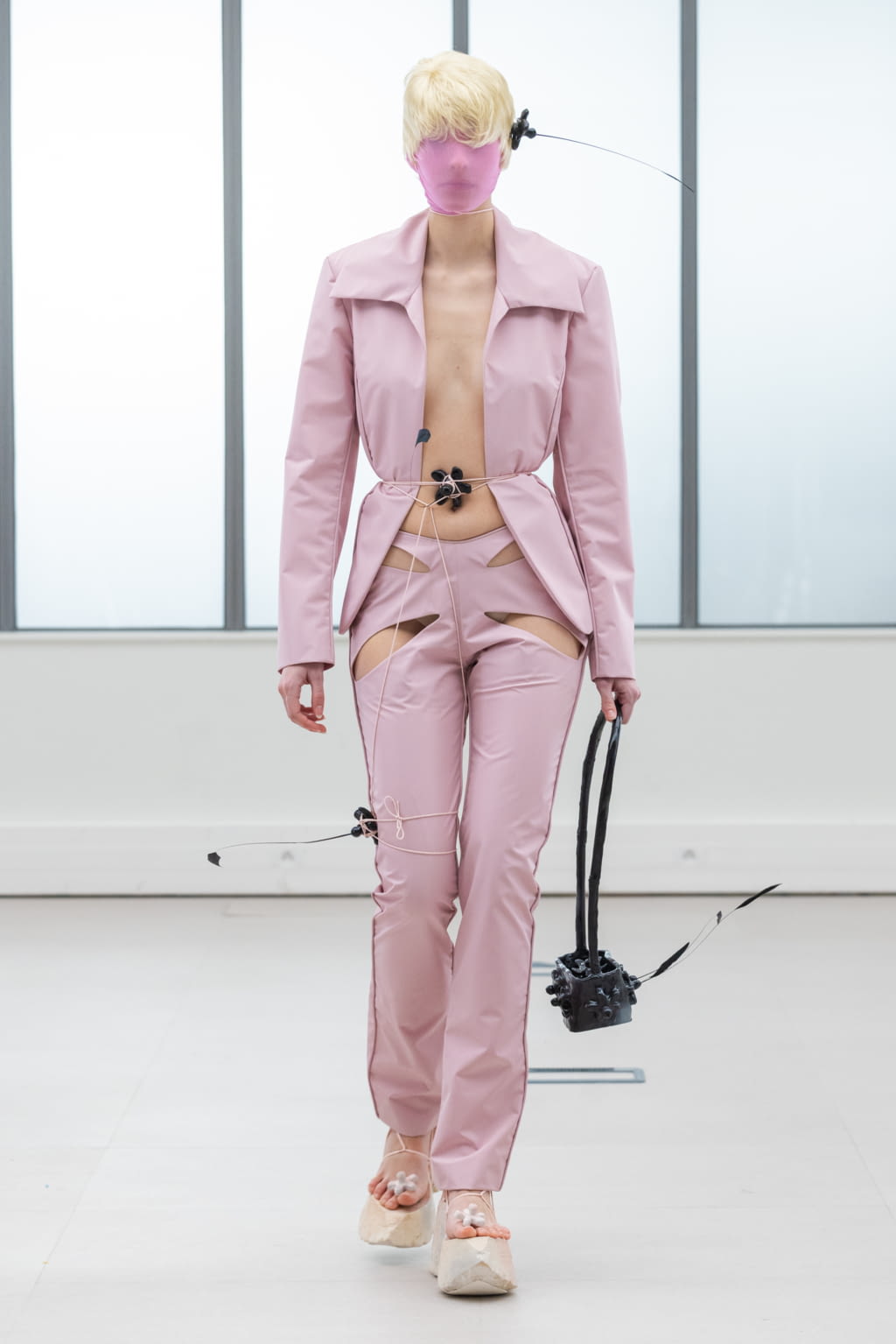 Fashion Week Paris Fall/Winter 2022 look 138 from the IFM PARIS collection womenswear