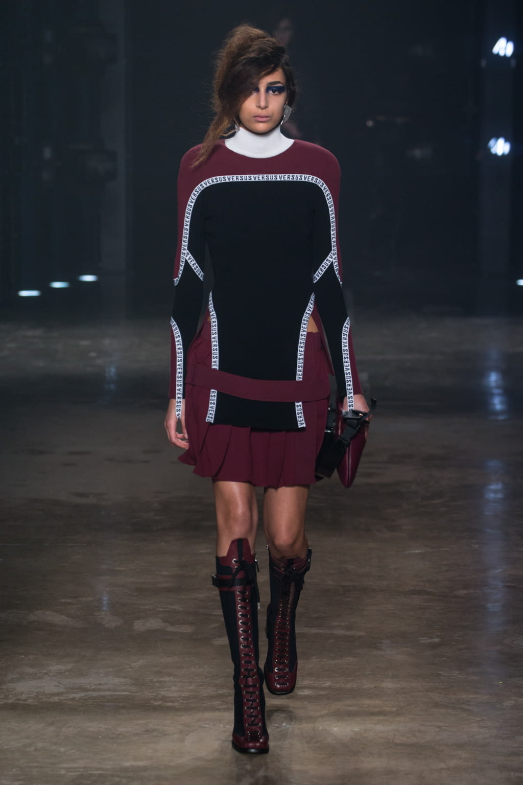 Fashion Week London Fall/Winter 2017 look 14 from the Versus Versace collection womenswear