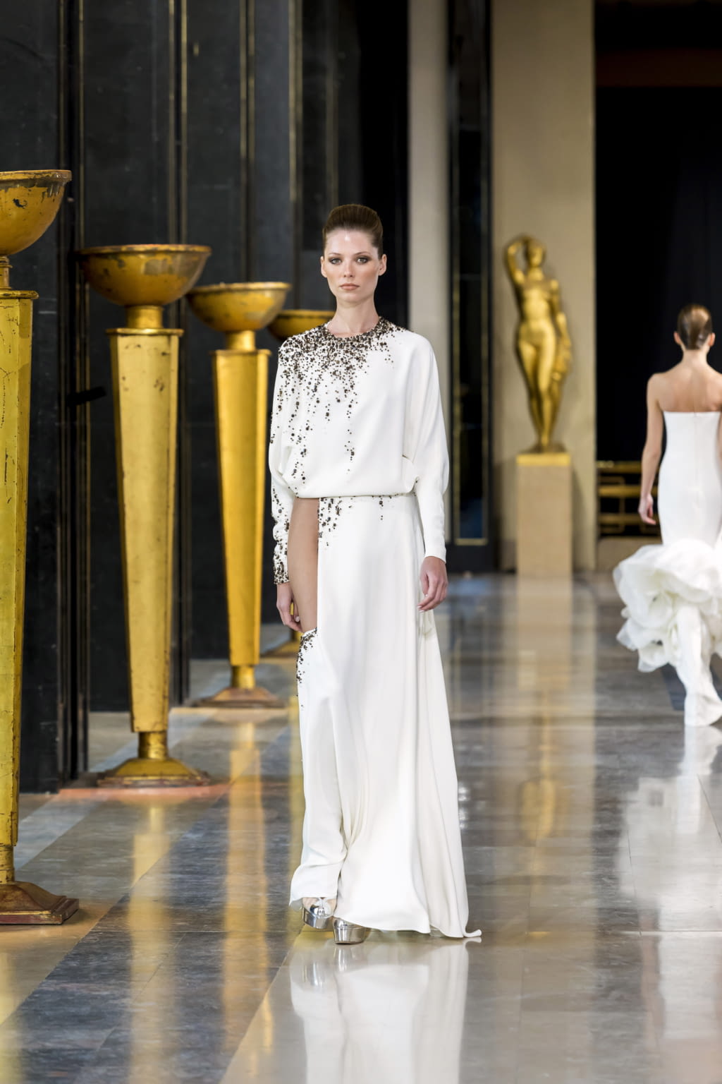 Fashion Week Paris Spring/Summer 2020 look 14 from the Stephane Rolland collection couture