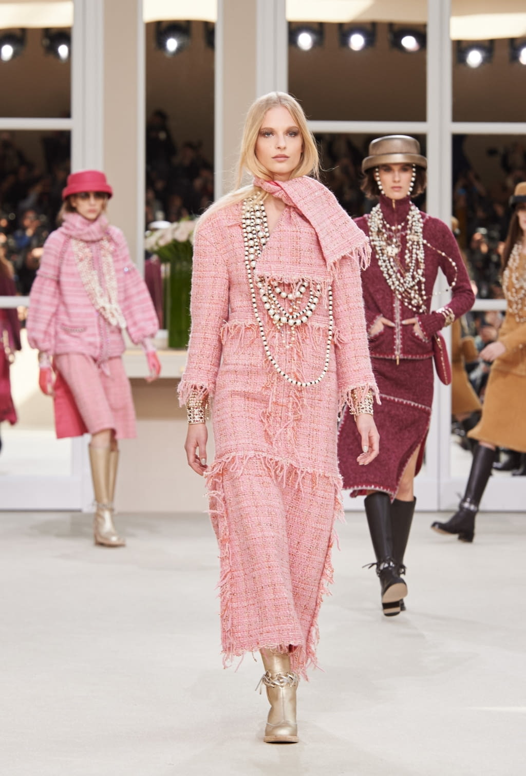 Fashion Week Paris Fall/Winter 2016 look 14 from the Chanel collection 女装