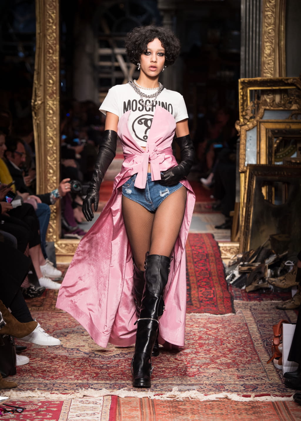Fashion Week Milan Fall/Winter 2016 look 14 from the Moschino collection womenswear
