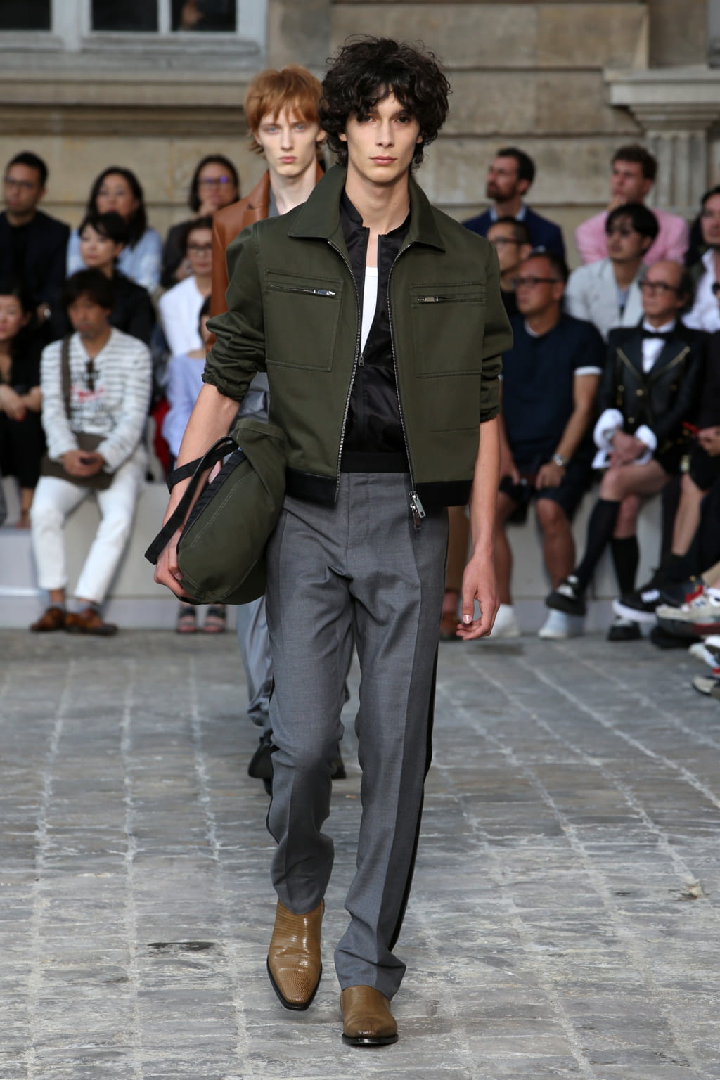 Fashion Week Paris Spring/Summer 2018 look 14 from the Berluti collection 男装