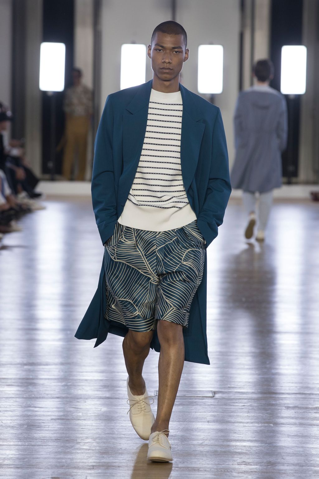 Fashion Week Paris Spring/Summer 2018 look 14 from the Cerruti 1881 collection menswear