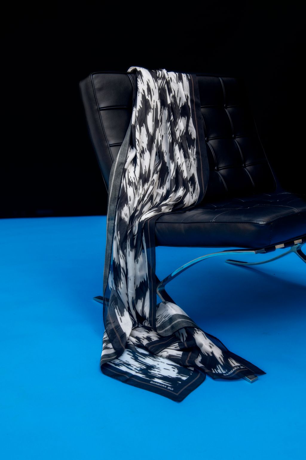 Fashion Week Paris Fall/Winter 2022 look 14 from the Barbara Bui collection womenswear accessories