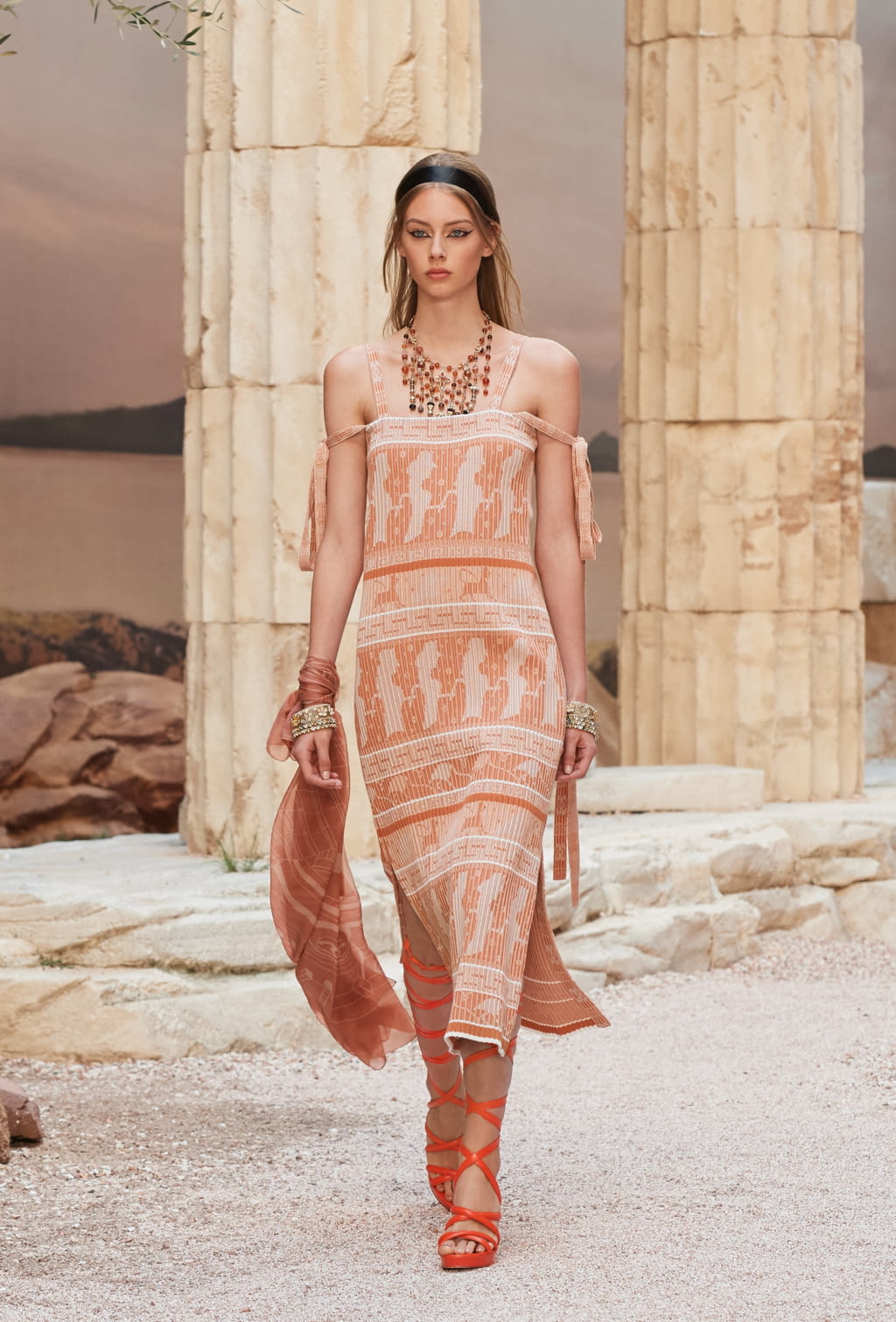 Fashion Week Paris Resort 2018 look 14 from the Chanel collection womenswear