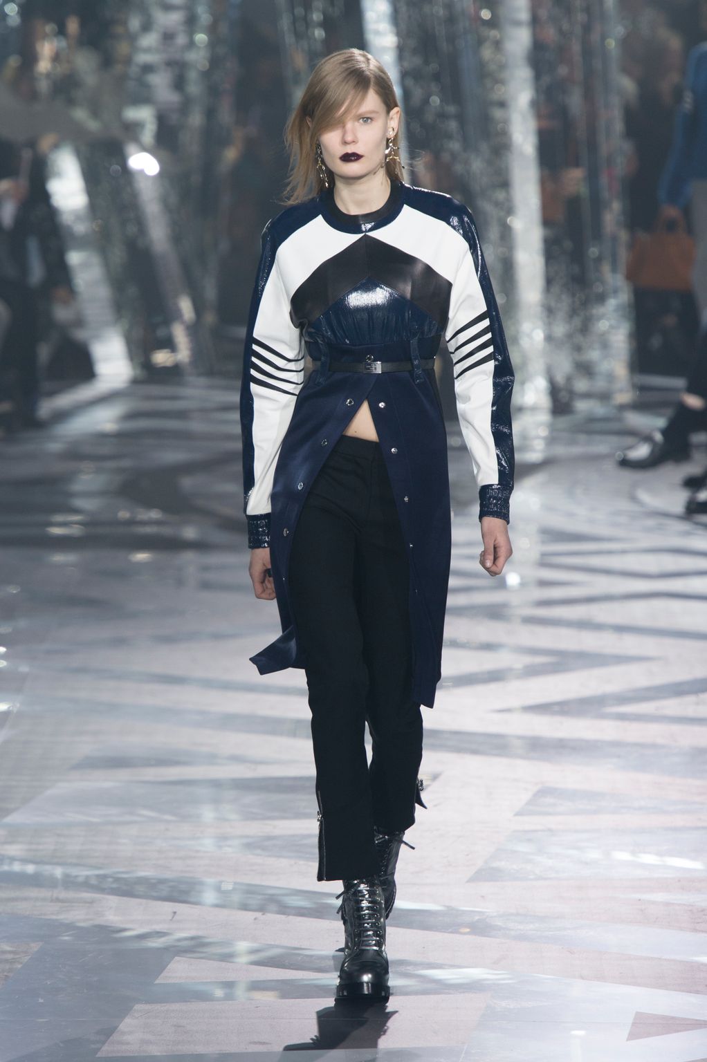 Fashion Week Paris Fall/Winter 2016 look 14 from the Louis Vuitton collection womenswear