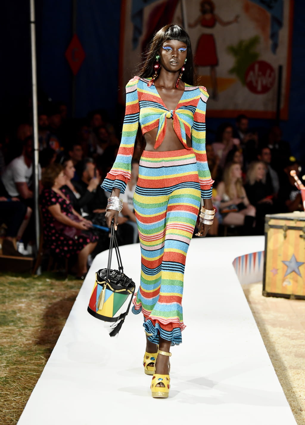Fashion Week Milan Resort 2019 look 14 from the Moschino collection womenswear