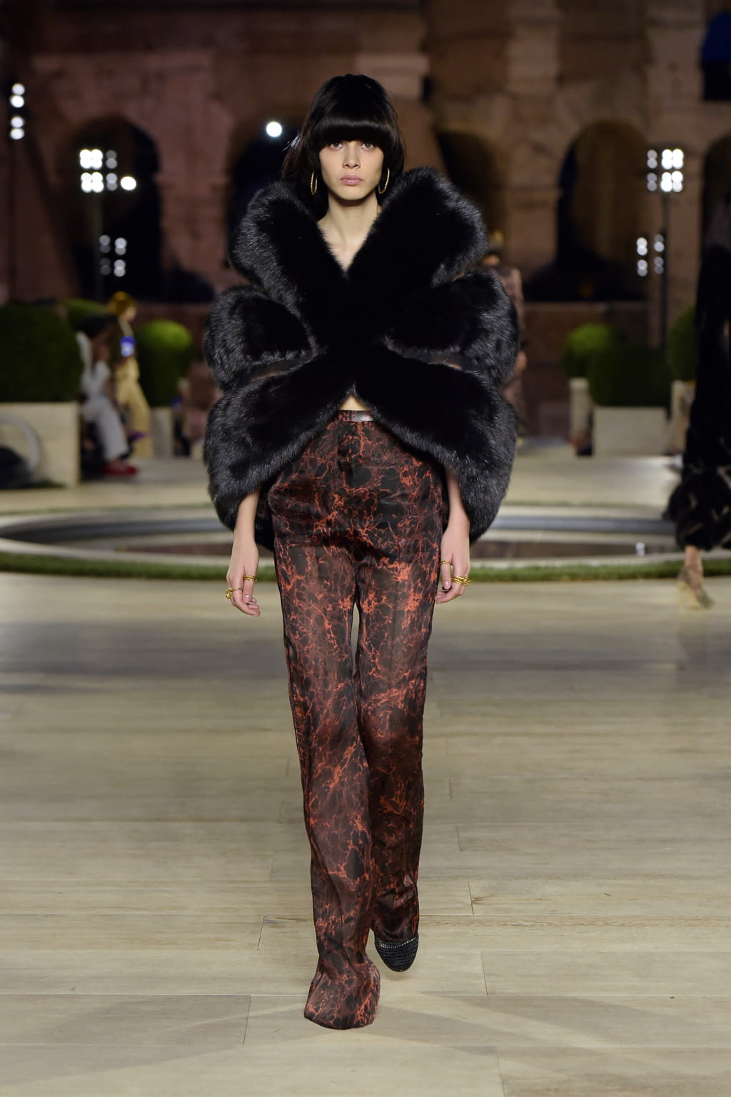 Fashion Week Milan Fall/Winter 2019 look 14 from the Fendi collection 高级定制