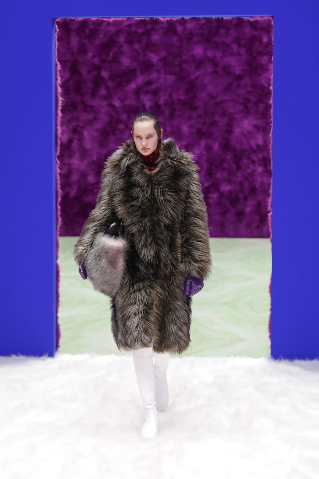 Fashion Week Milan Fall/Winter 2021 look 14 from the Prada collection 女装