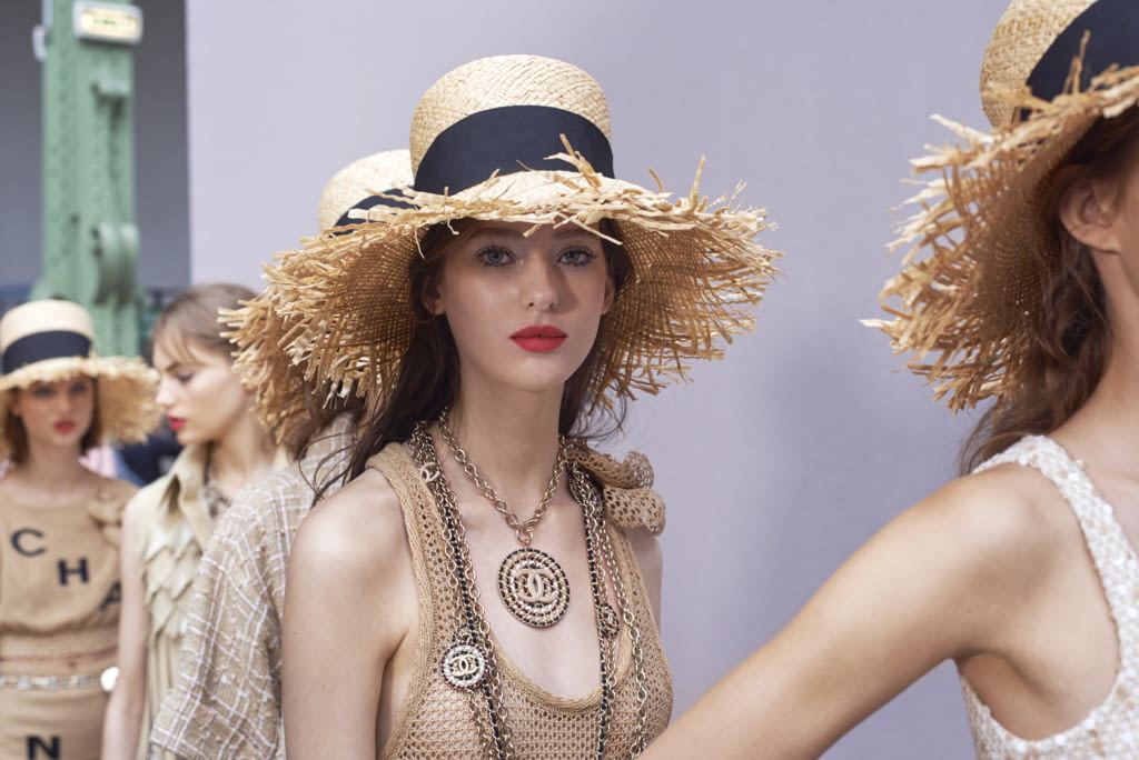 Fashion Week Paris Spring/Summer 2019 look 15 from the Chanel collection womenswear accessories