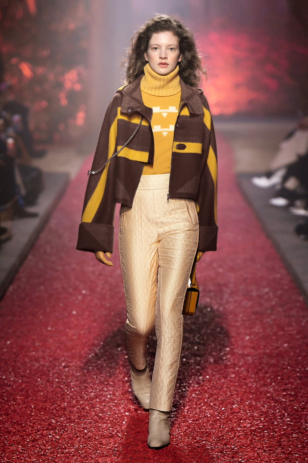 Fashion Week Paris Fall/Winter 2018 look 14 from the Hermès collection womenswear