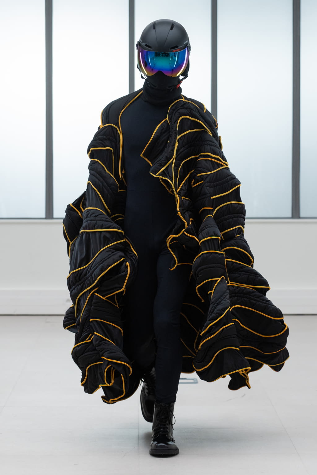 Fashion Week Paris Fall/Winter 2022 look 140 from the IFM PARIS collection womenswear