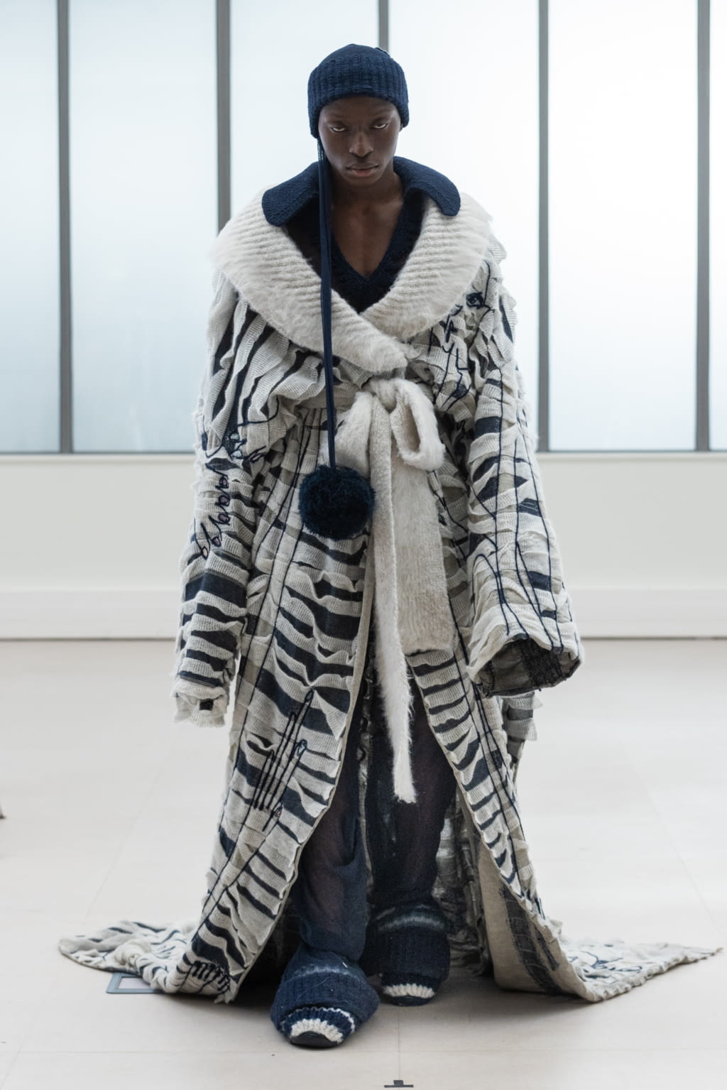 Fashion Week Paris Fall/Winter 2022 look 147 from the IFM PARIS collection 女装