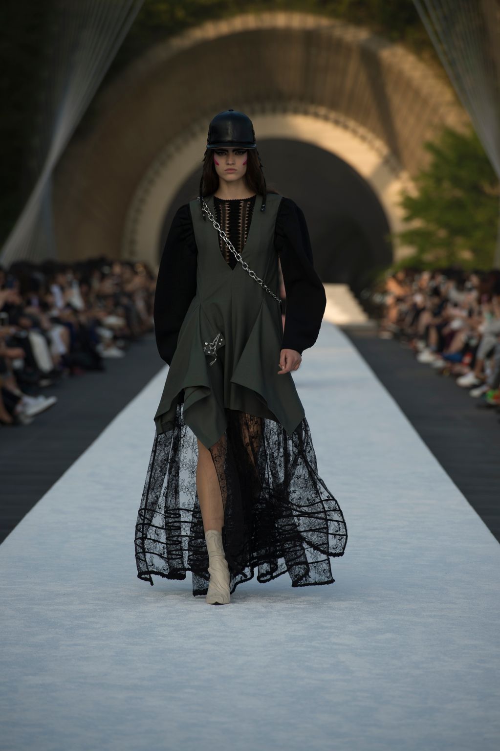 Fashion Week Paris Resort 2018 look 42 de la collection Louis Vuitton womenswear