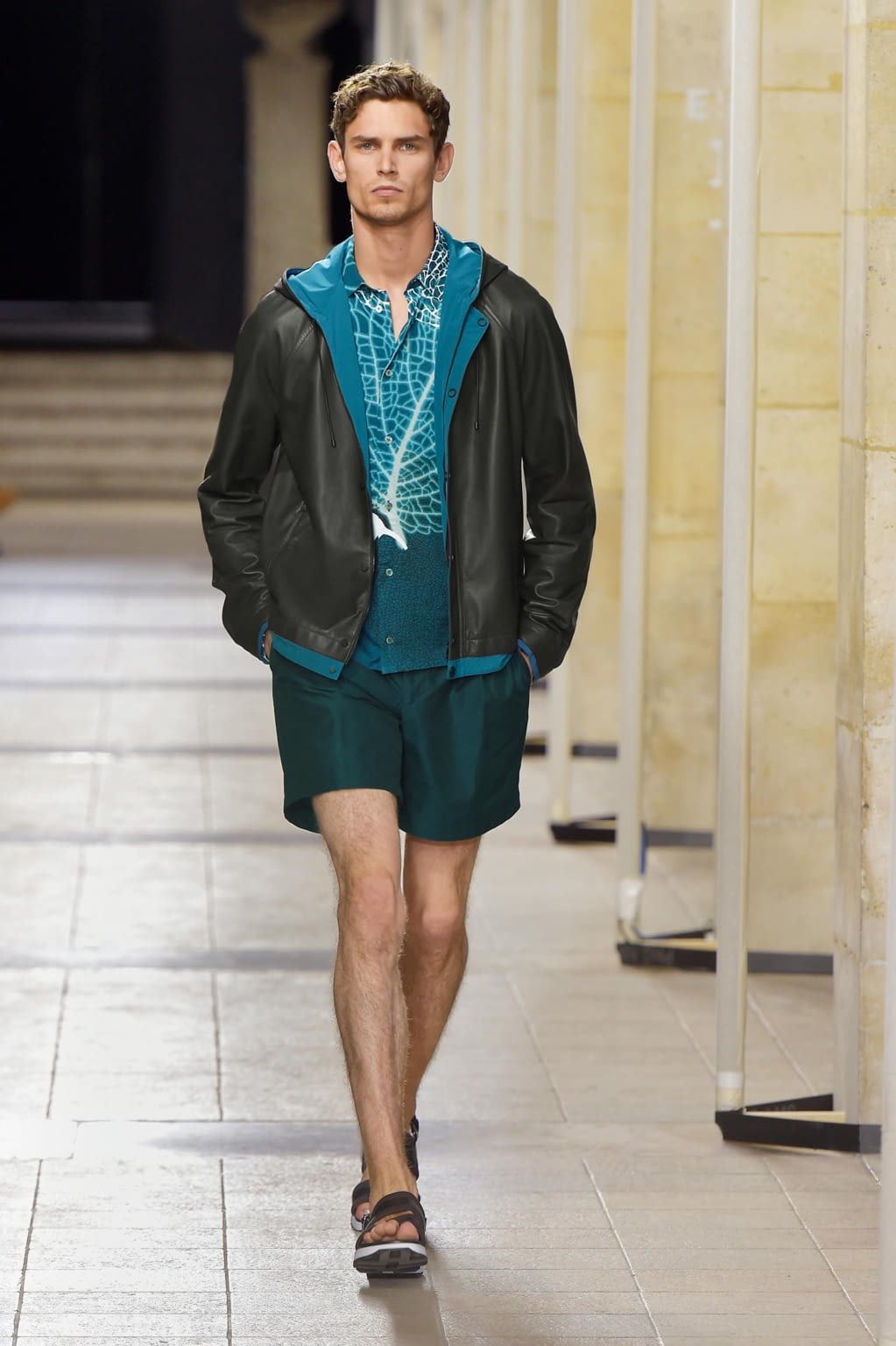 Fashion Week Paris Spring/Summer 2017 look 14 from the Hermès collection menswear