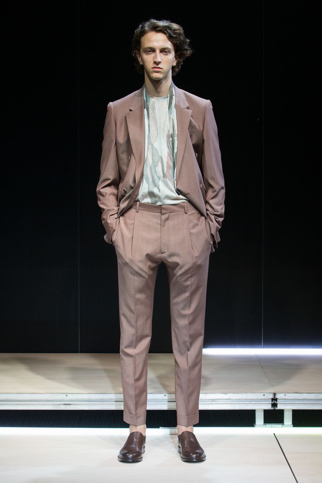 Fashion Week Paris Spring/Summer 2017 look 15 from the Cerruti 1881 collection menswear