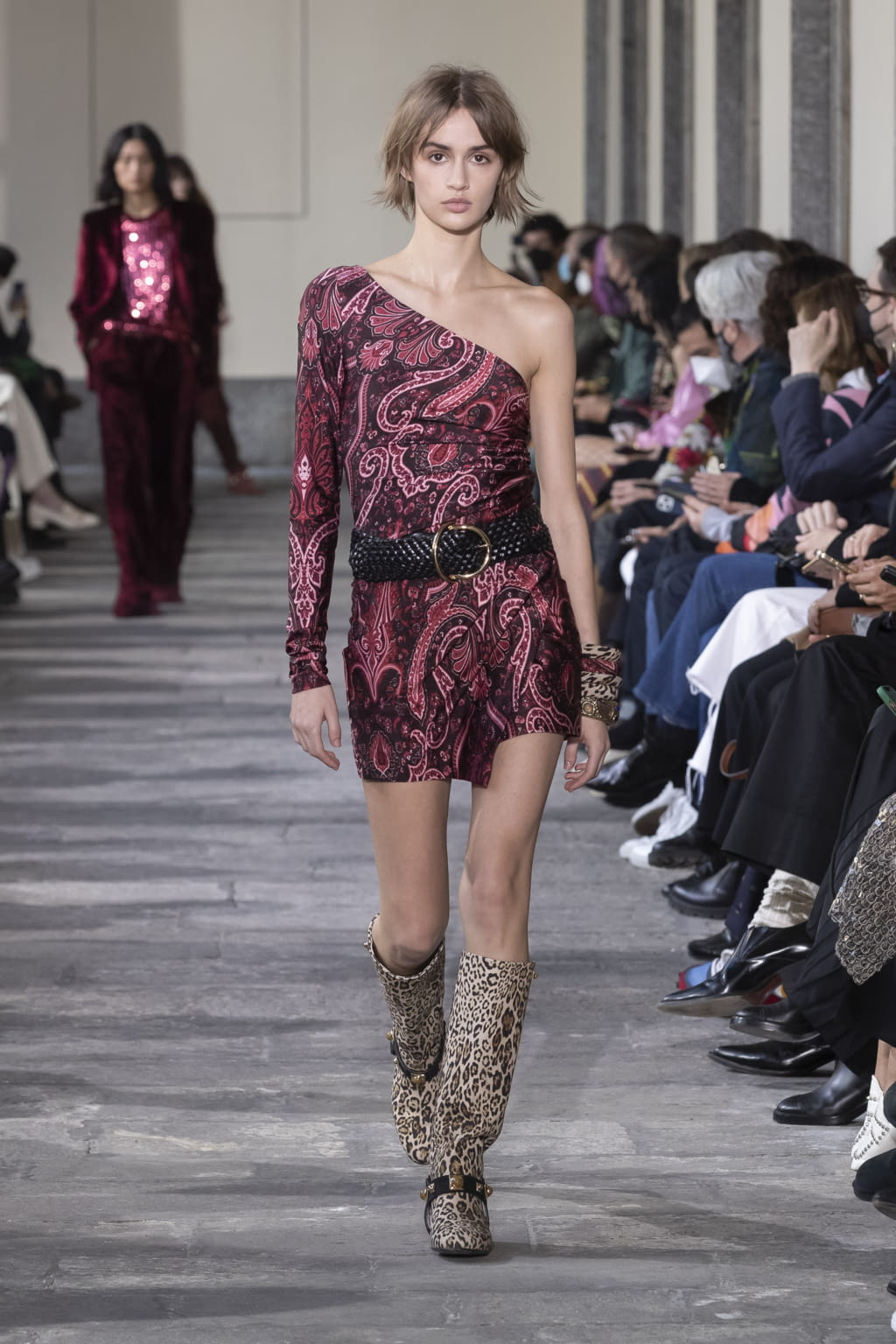 Fashion Week Milan Fall/Winter 2022 look 15 from the Etro collection 女装