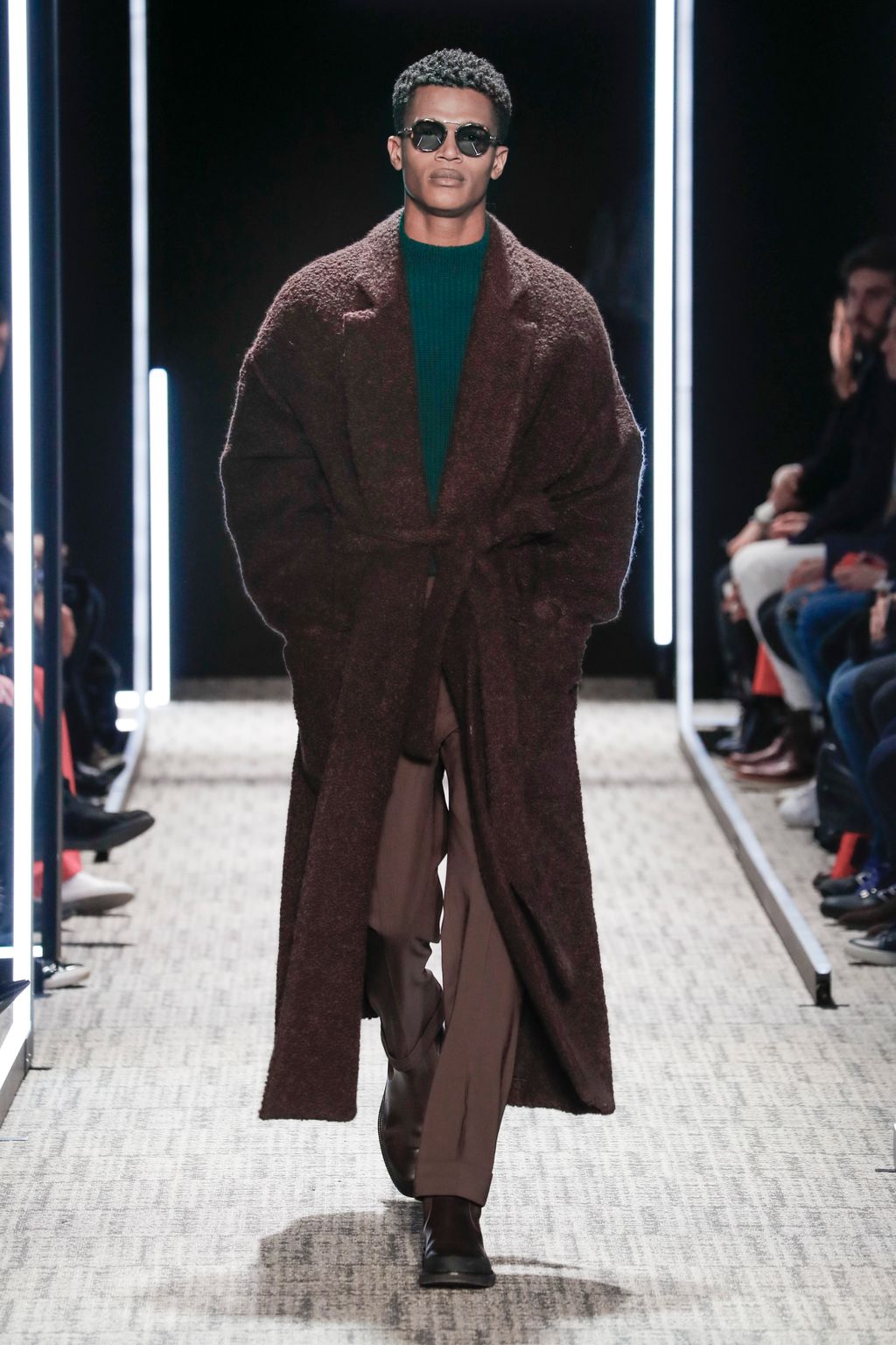 Fashion Week Paris Fall/Winter 2017 look 15 from the Cerruti 1881 collection menswear