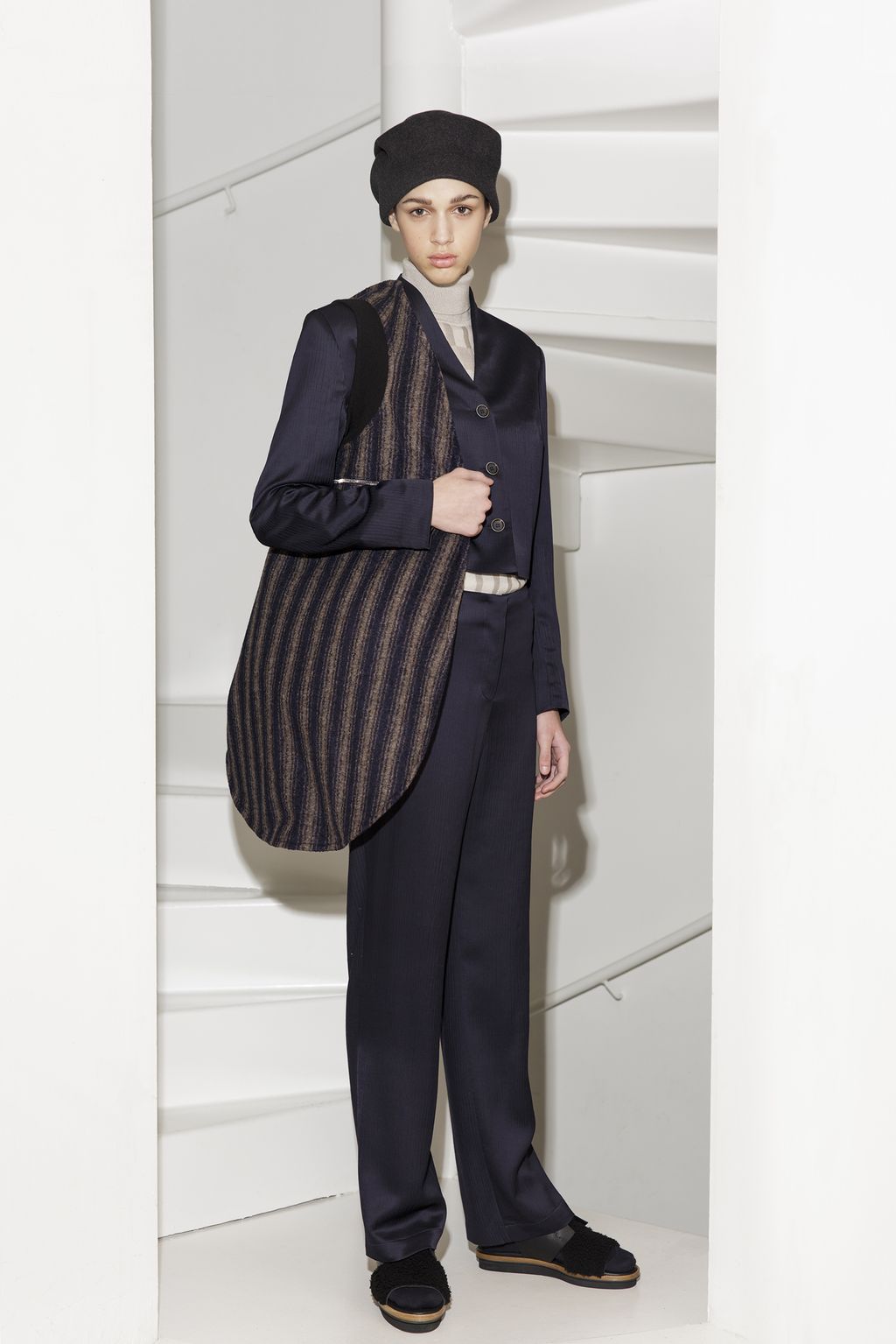 Fashion Week Paris Pre-Fall 2018 look 15 from the Nehera collection 女装