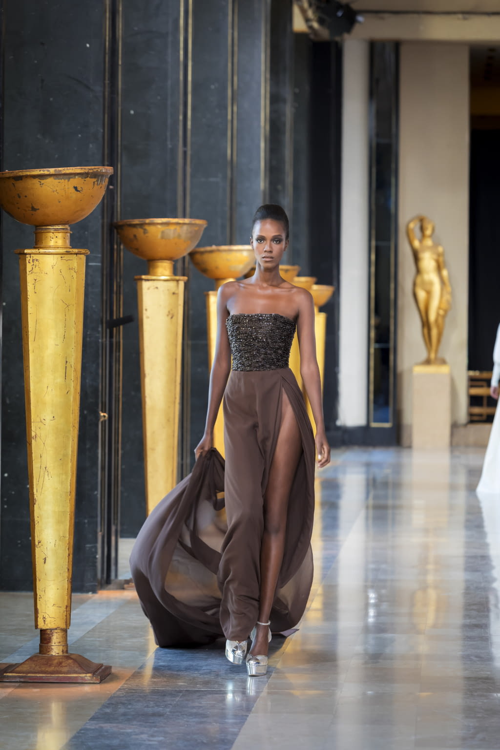 Fashion Week Paris Spring/Summer 2020 look 16 from the Stephane Rolland collection couture