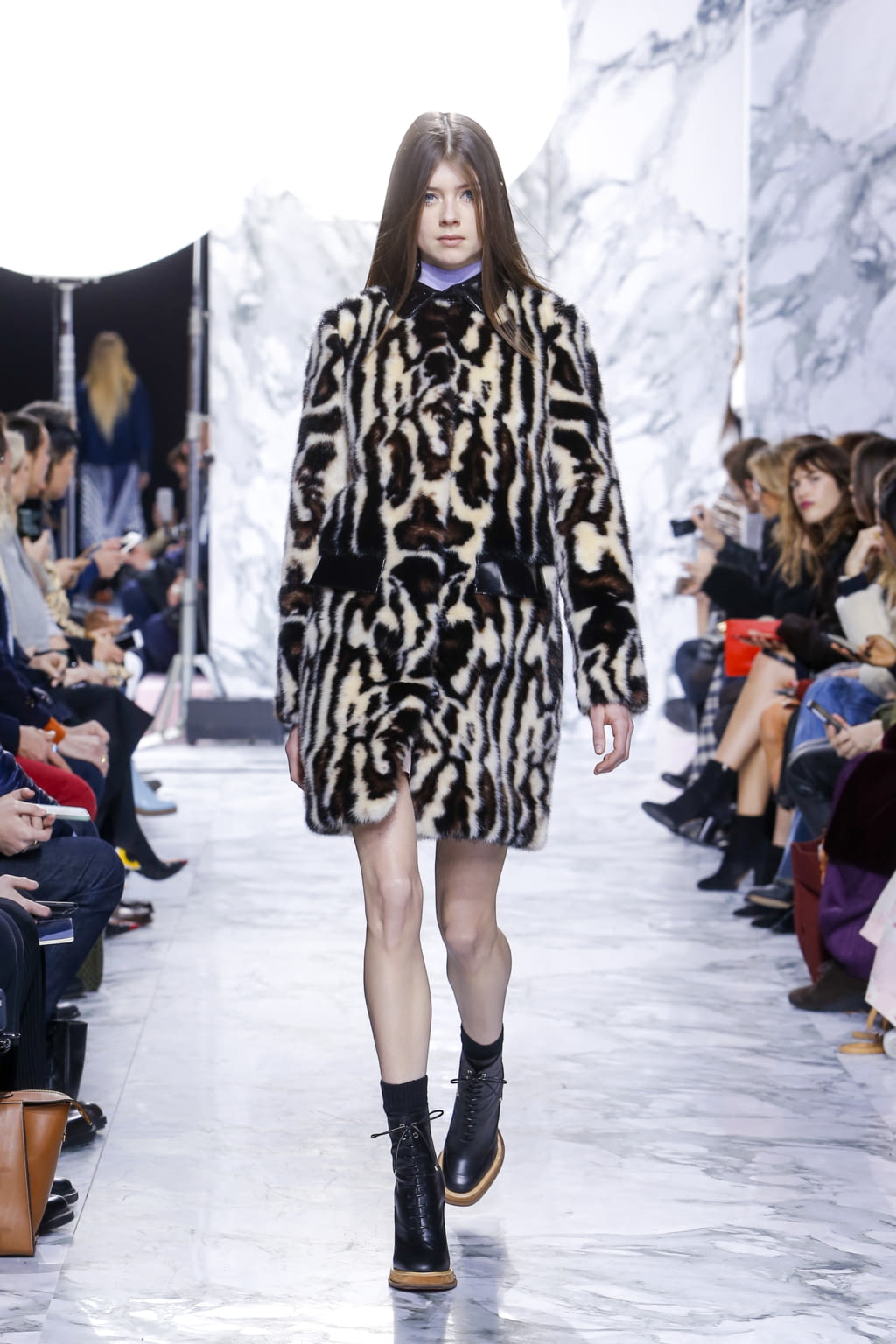 Fashion Week Paris Fall/Winter 2016 look 15 from the Carven collection 女装