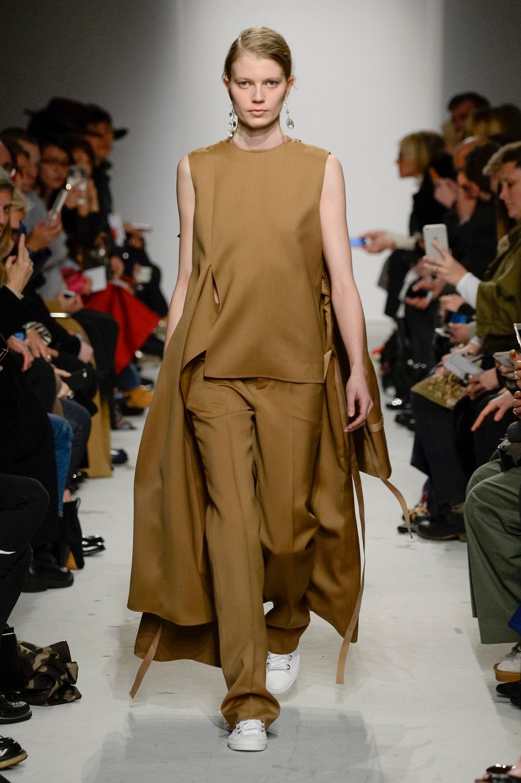 Fashion Week Milan Fall/Winter 2016 look 15 from the Ports 1961 collection womenswear