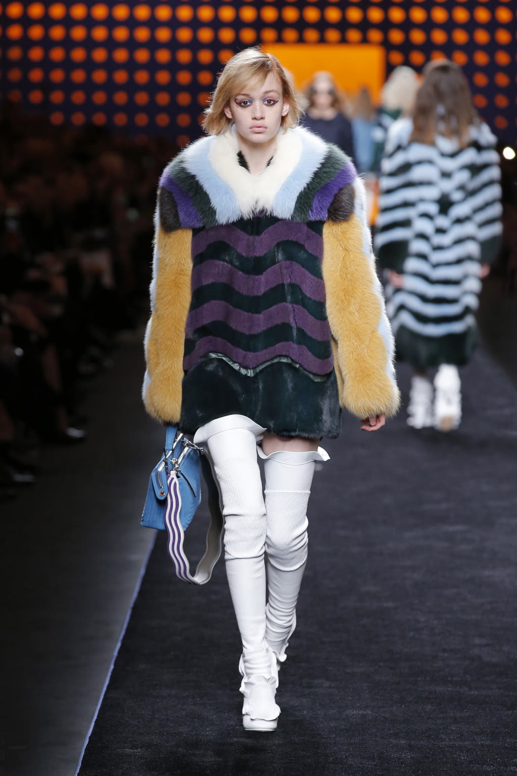 Fashion Week Milan Fall/Winter 2016 look 15 from the Fendi collection 女装