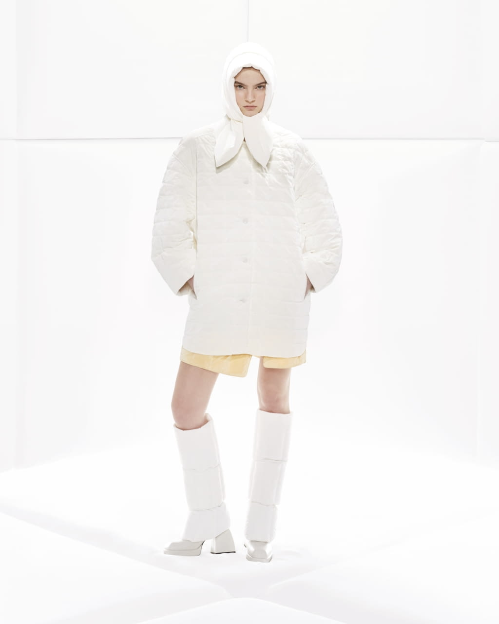 Fashion Week Paris Pre-Fall 2022 look 14 from the IENKI IENKI collection 女装