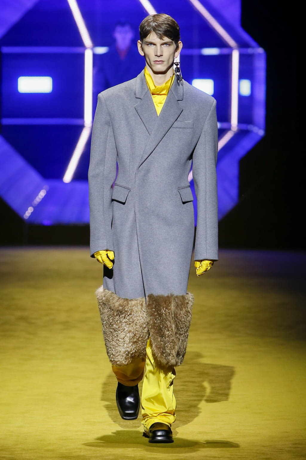 Fashion Week Milan Fall/Winter 2022 look 15 from the Prada collection menswear