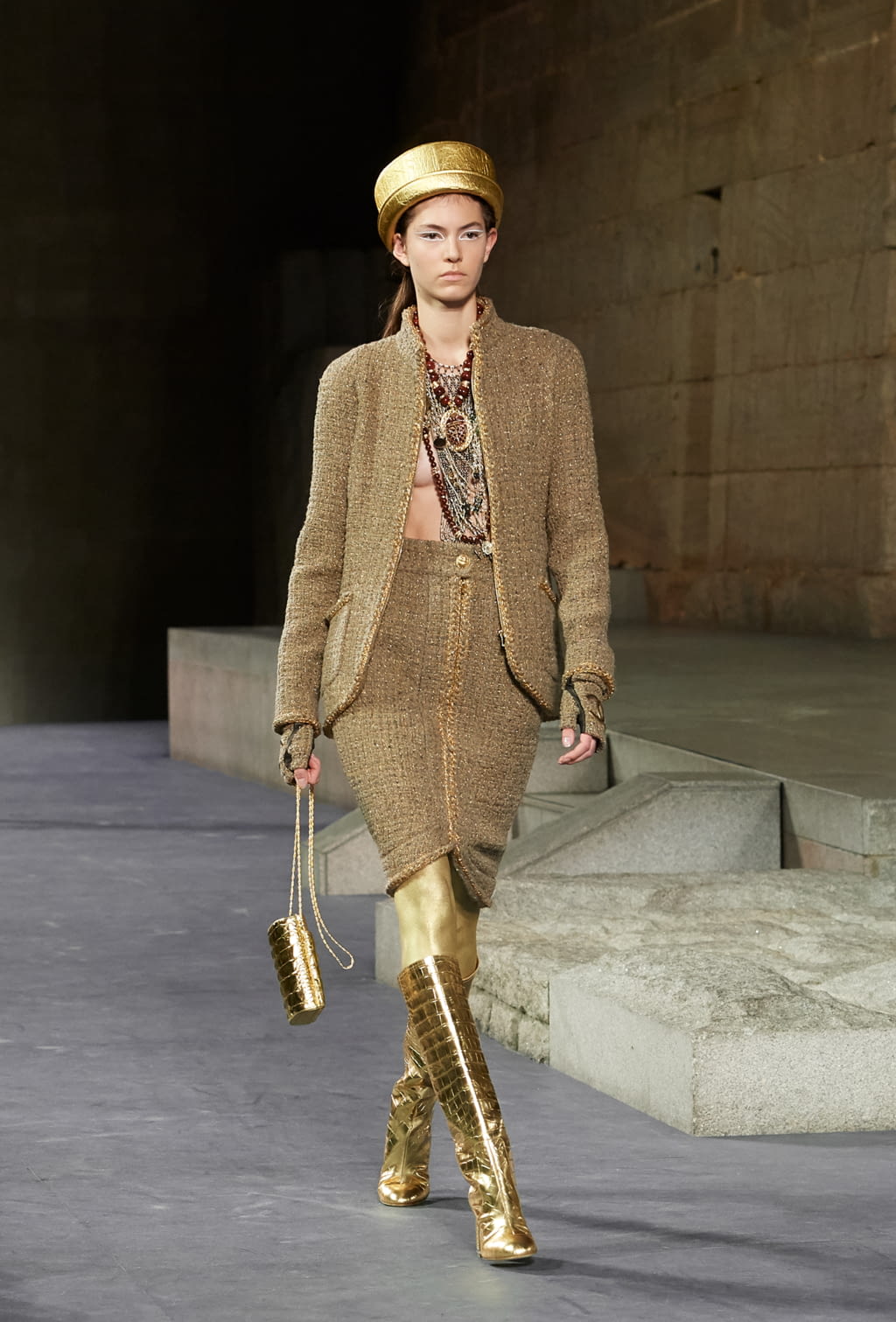 Fashion Week New York Pre-Fall 2019 look 15 from the Chanel collection womenswear