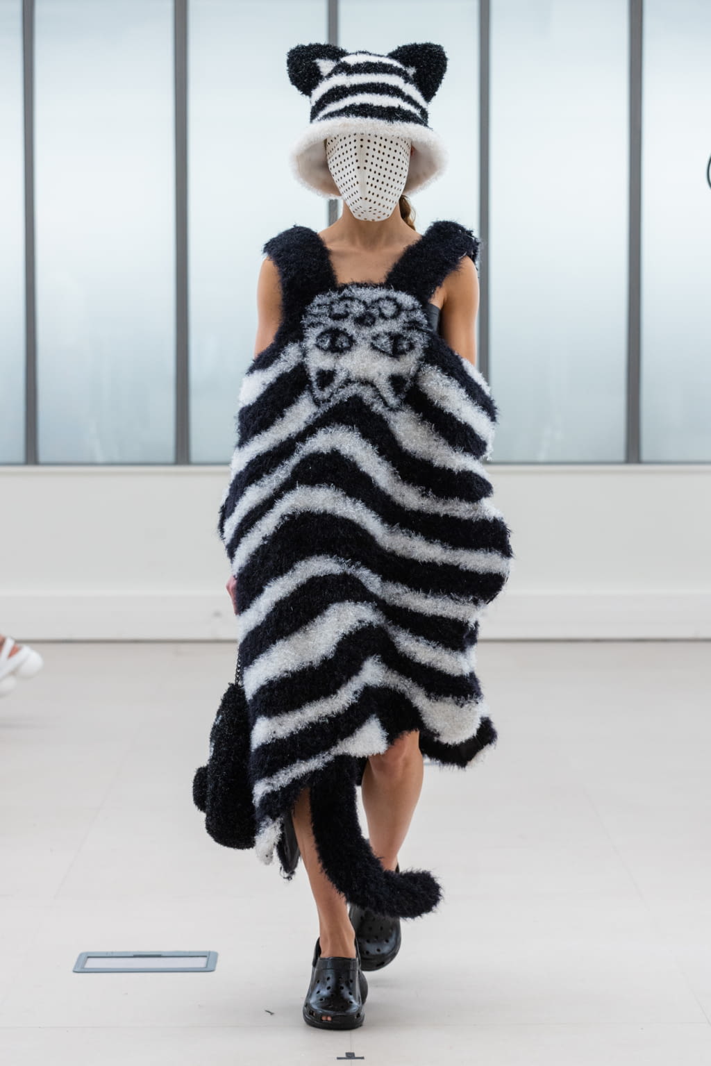 Fashion Week Paris Fall/Winter 2022 look 152 from the IFM PARIS collection womenswear