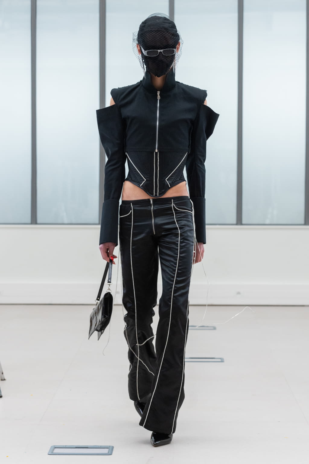 Fashion Week Paris Fall/Winter 2022 look 153 from the IFM PARIS collection womenswear