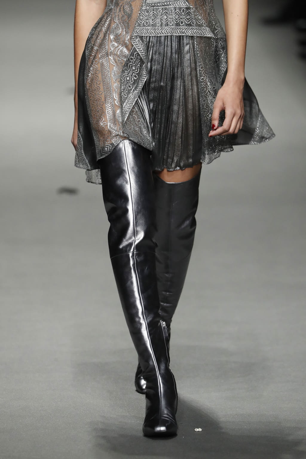 Fashion Week Milan Fall/Winter 2022 look 10 de la collection Alberta Ferretti womenswear accessories