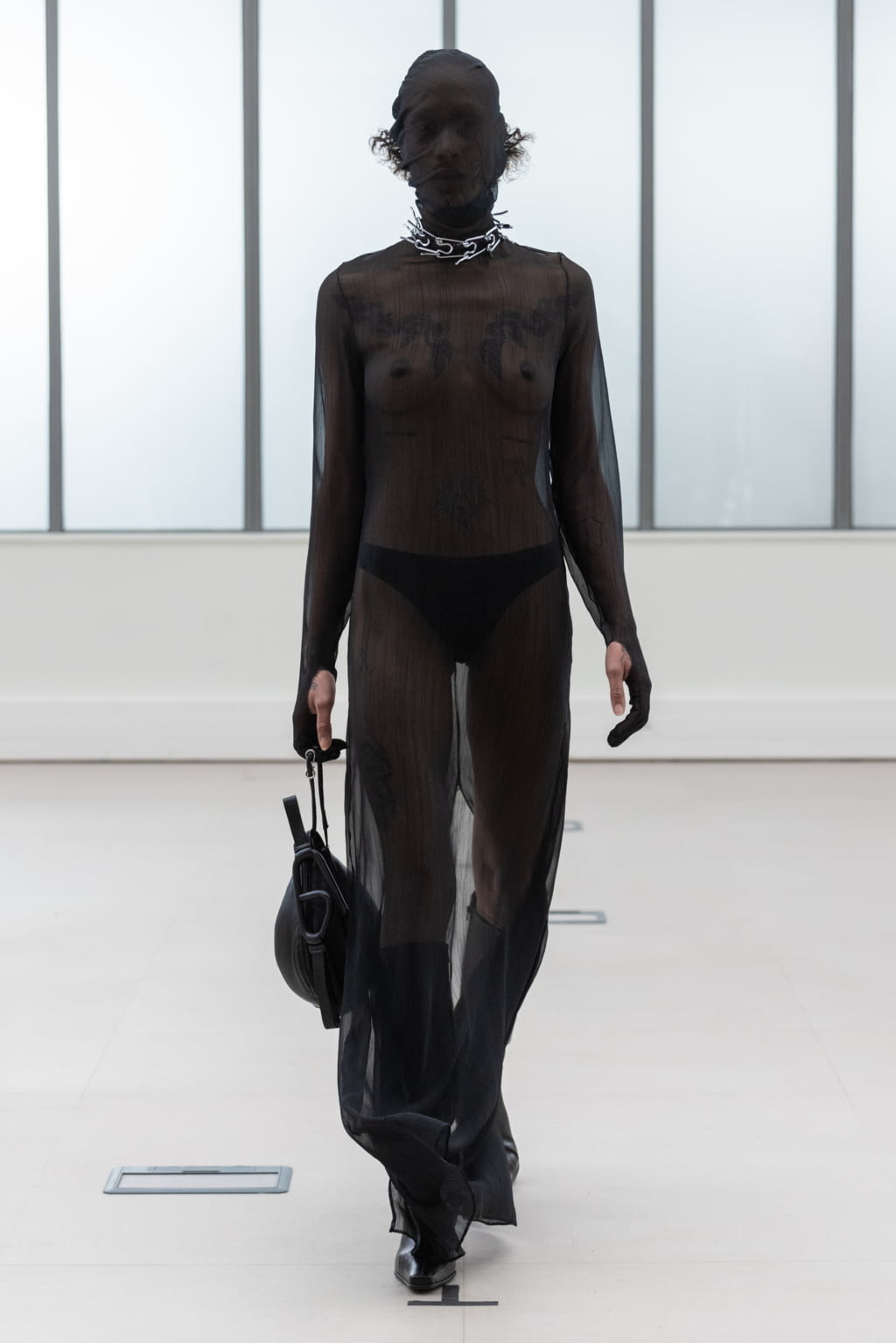 Fashion Week Paris Fall/Winter 2022 look 155 from the IFM PARIS collection womenswear