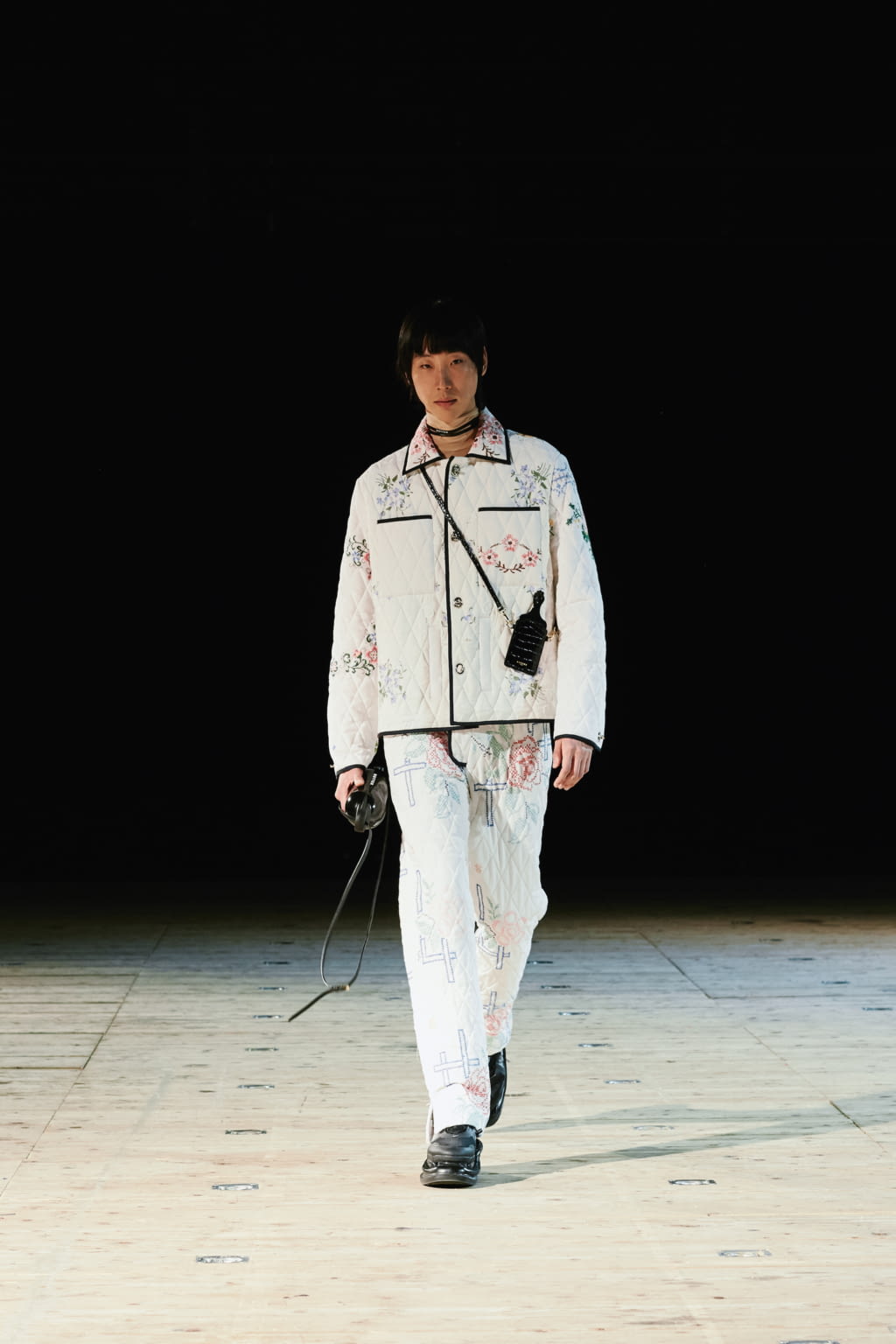 Fashion Week Paris Fall/Winter 2021 look 15 from the Botter collection 男装