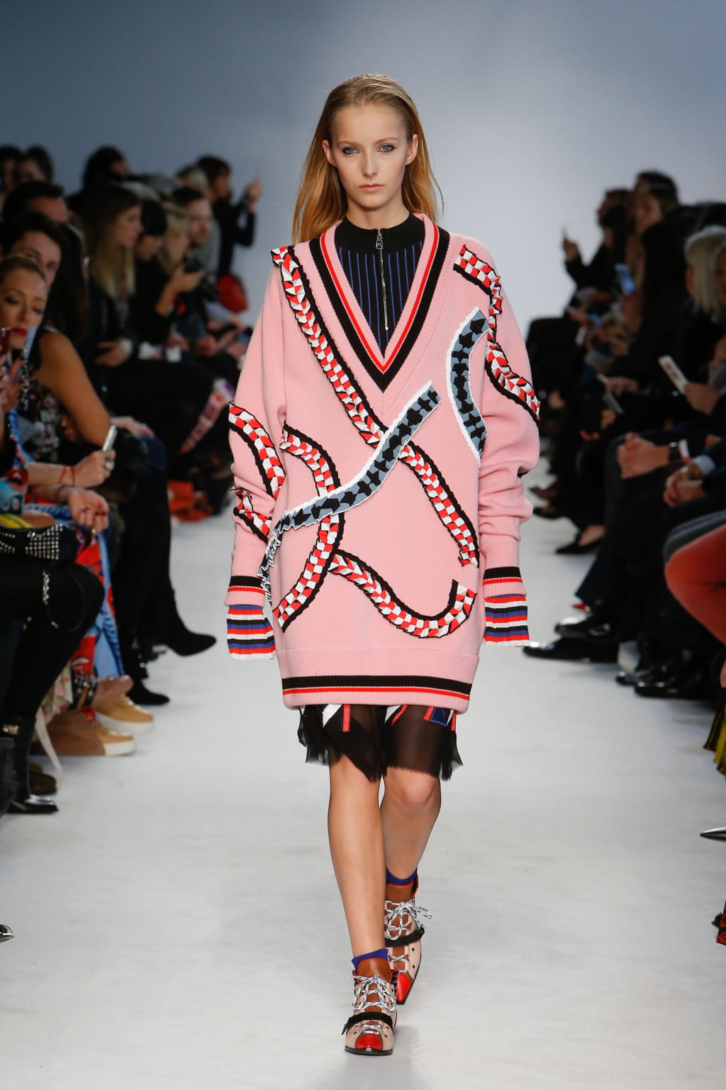 Fashion Week Milan Fall/Winter 2016 look 15 from the Pucci collection 女装