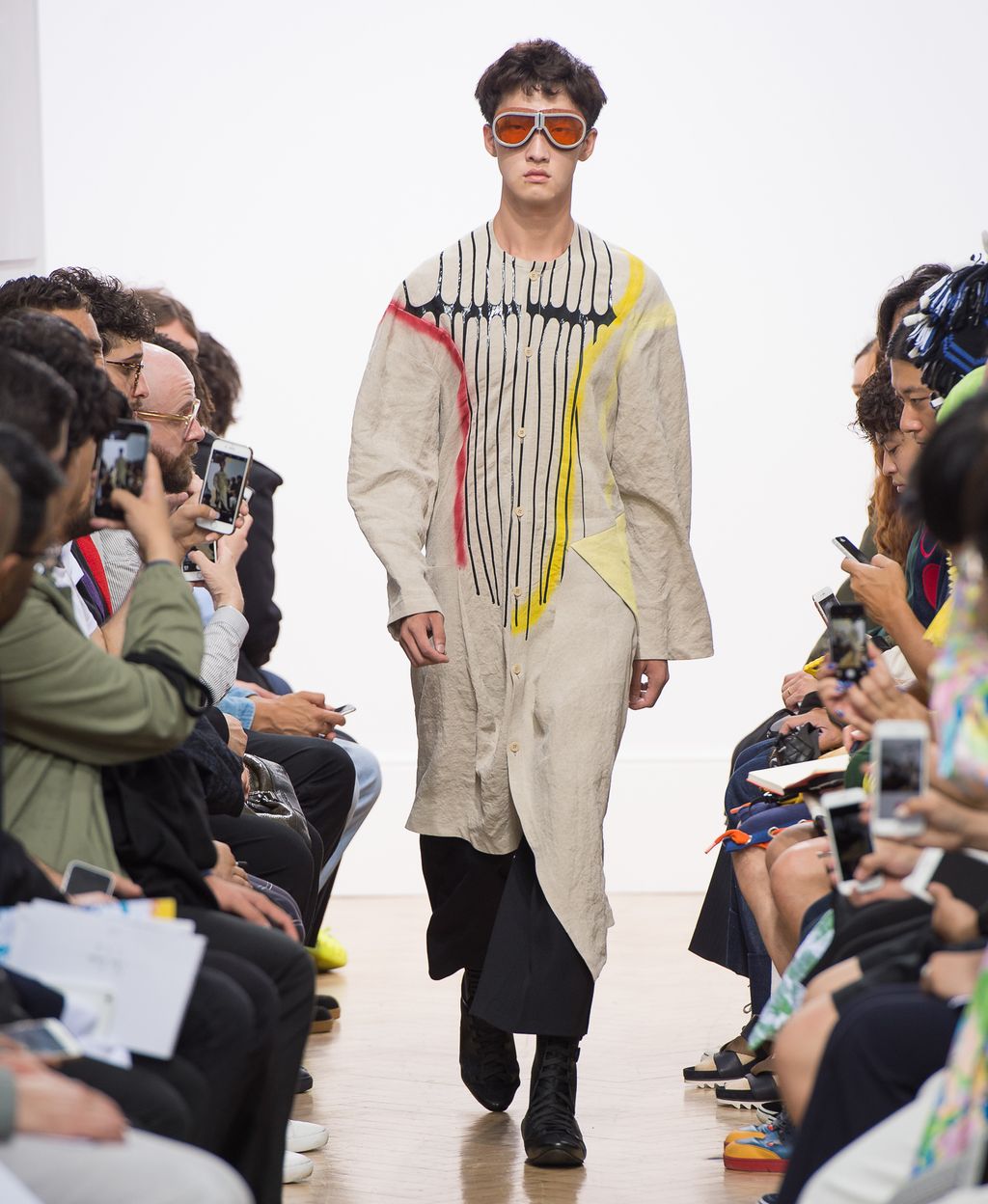 Fashion Week London Spring/Summer 2017 look 16 from the JW Anderson collection menswear