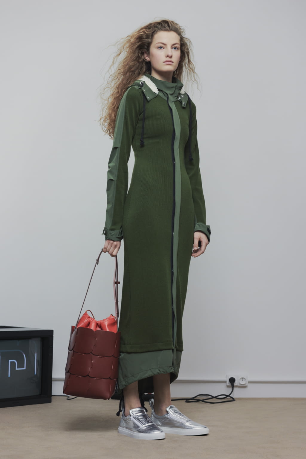 Fashion Week Paris Pre-Fall 2018 look 16 from the Rabanne collection 女装
